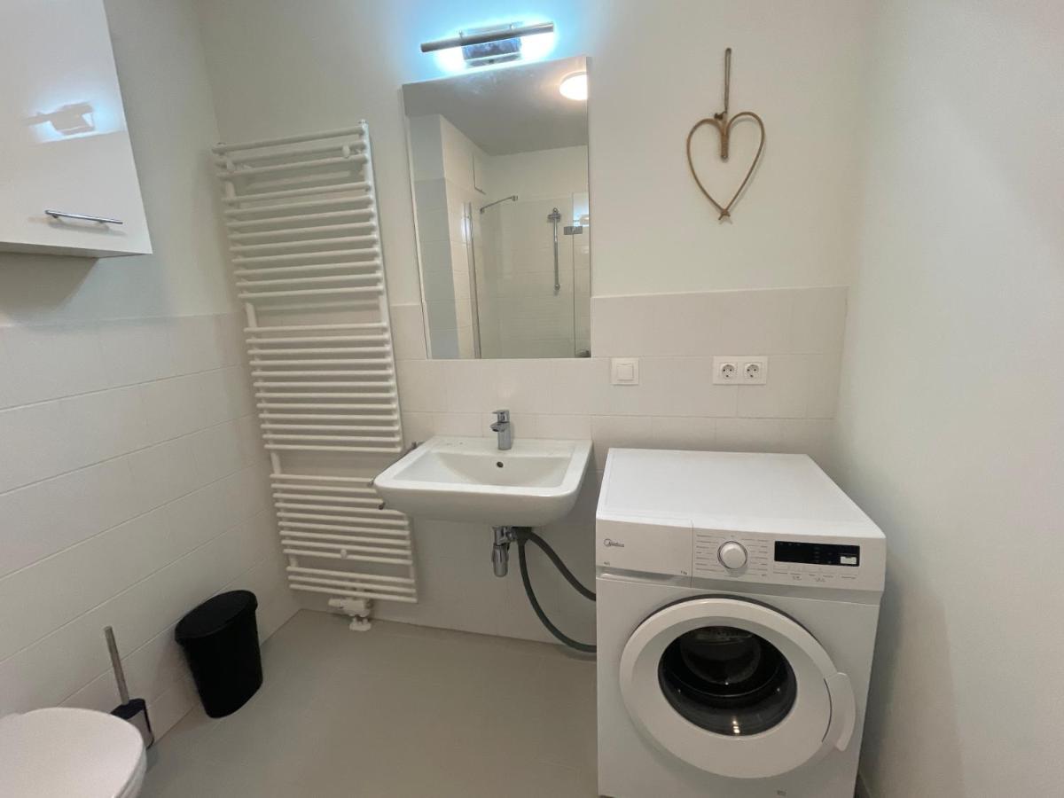 55 M2 Stylish Apartment With Balcony & Parking Wien Eksteriør bilde